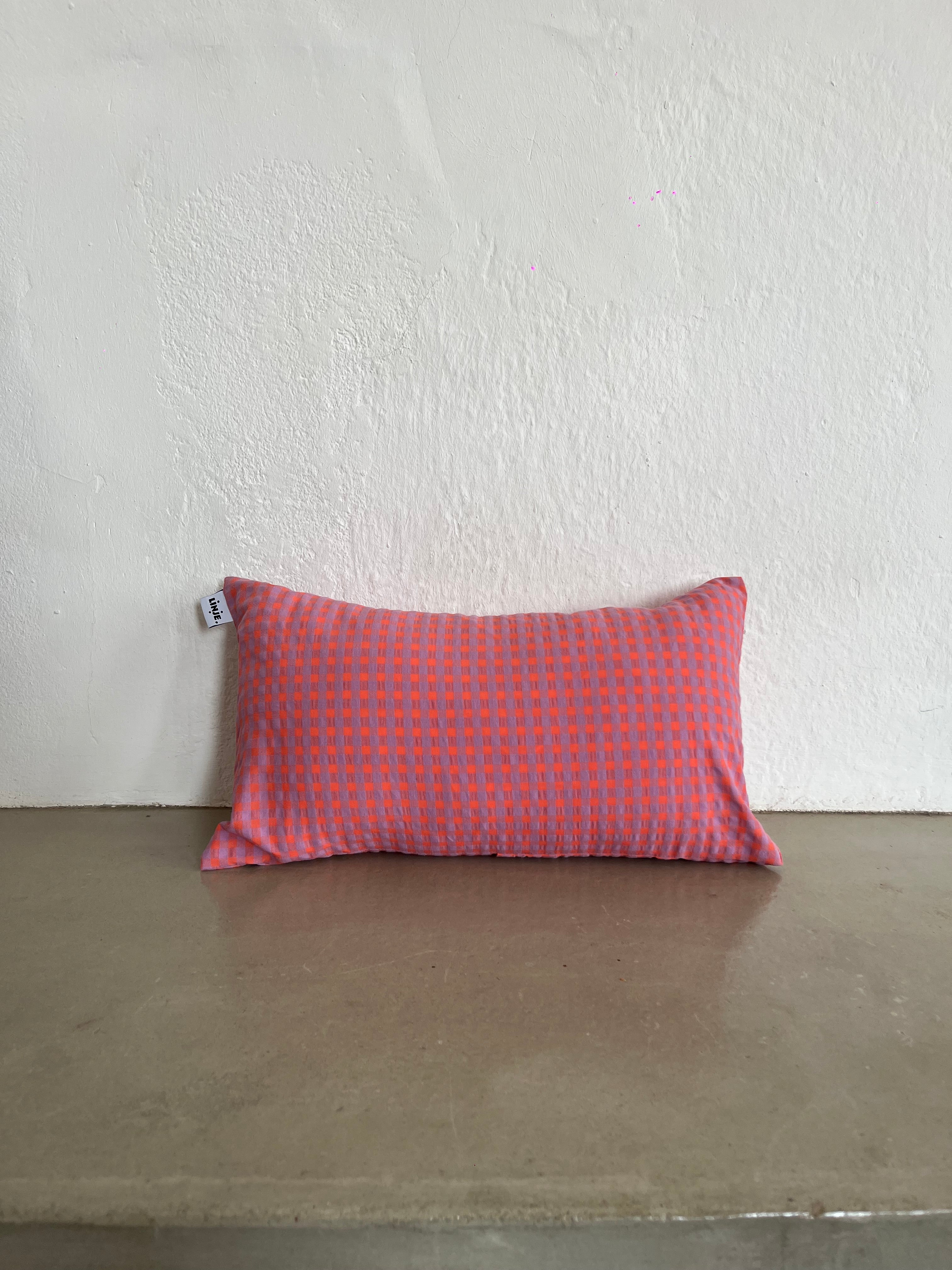Housse de coussin Gros Vichy Violet & Rose LINJE