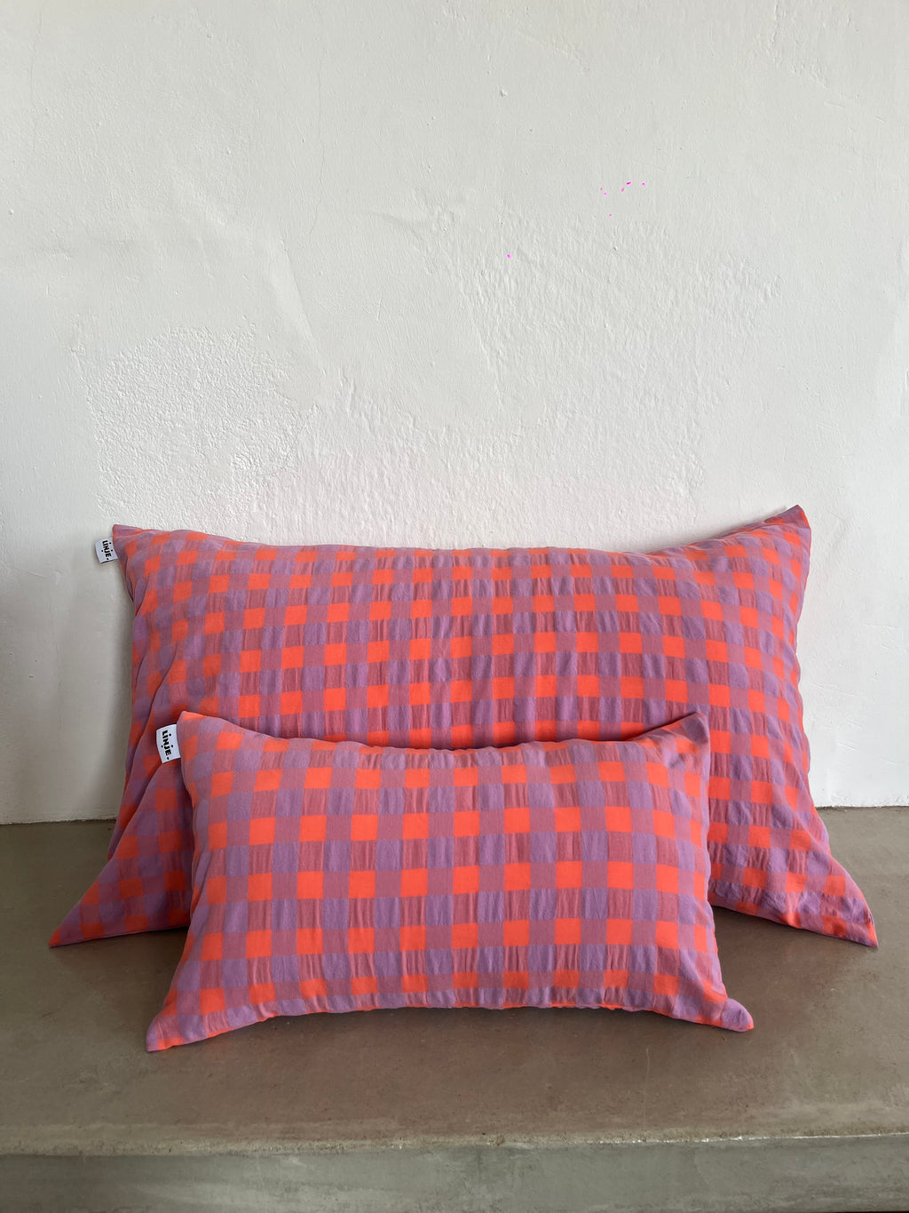 Housse de coussin Gros Vichy Violet & Rose LINJE