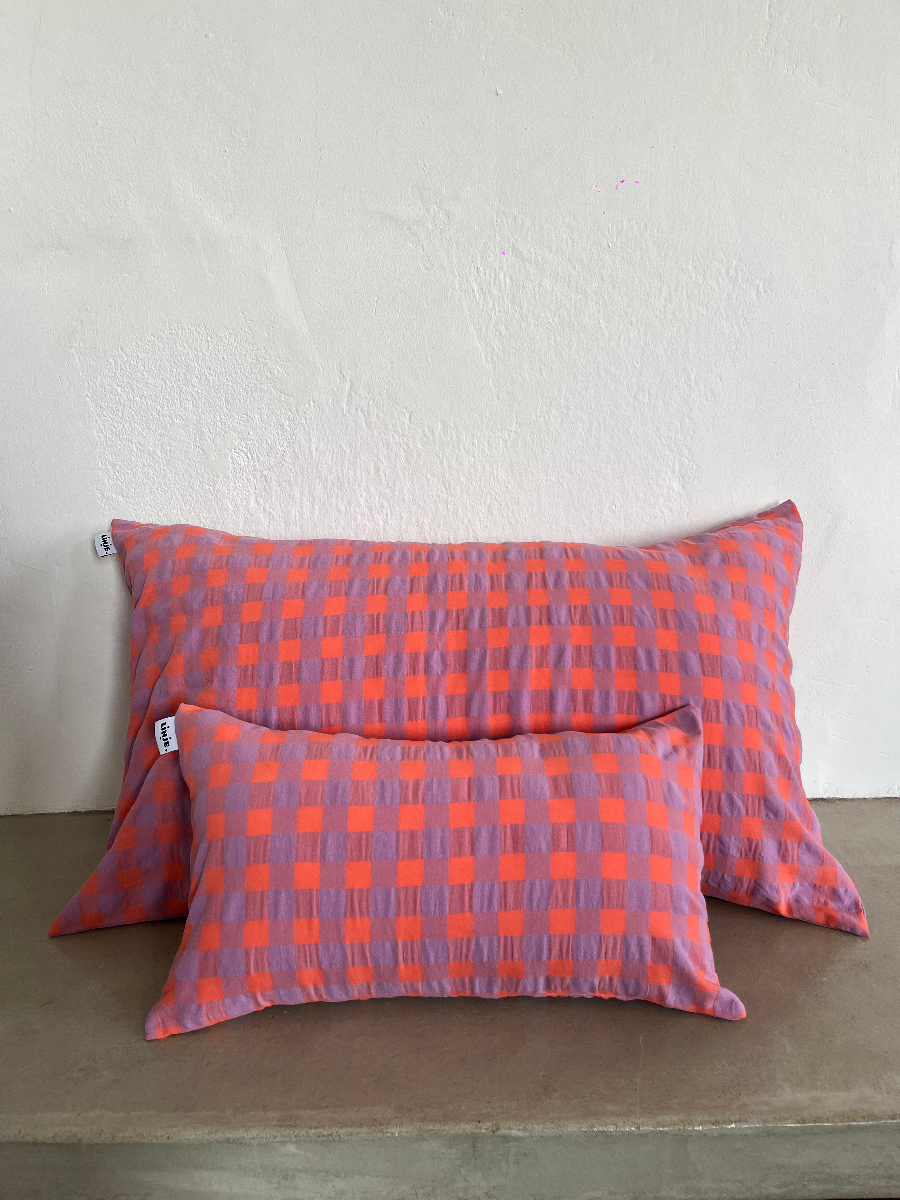 Housse de coussin Gros Vichy Violet & Rose LINJE