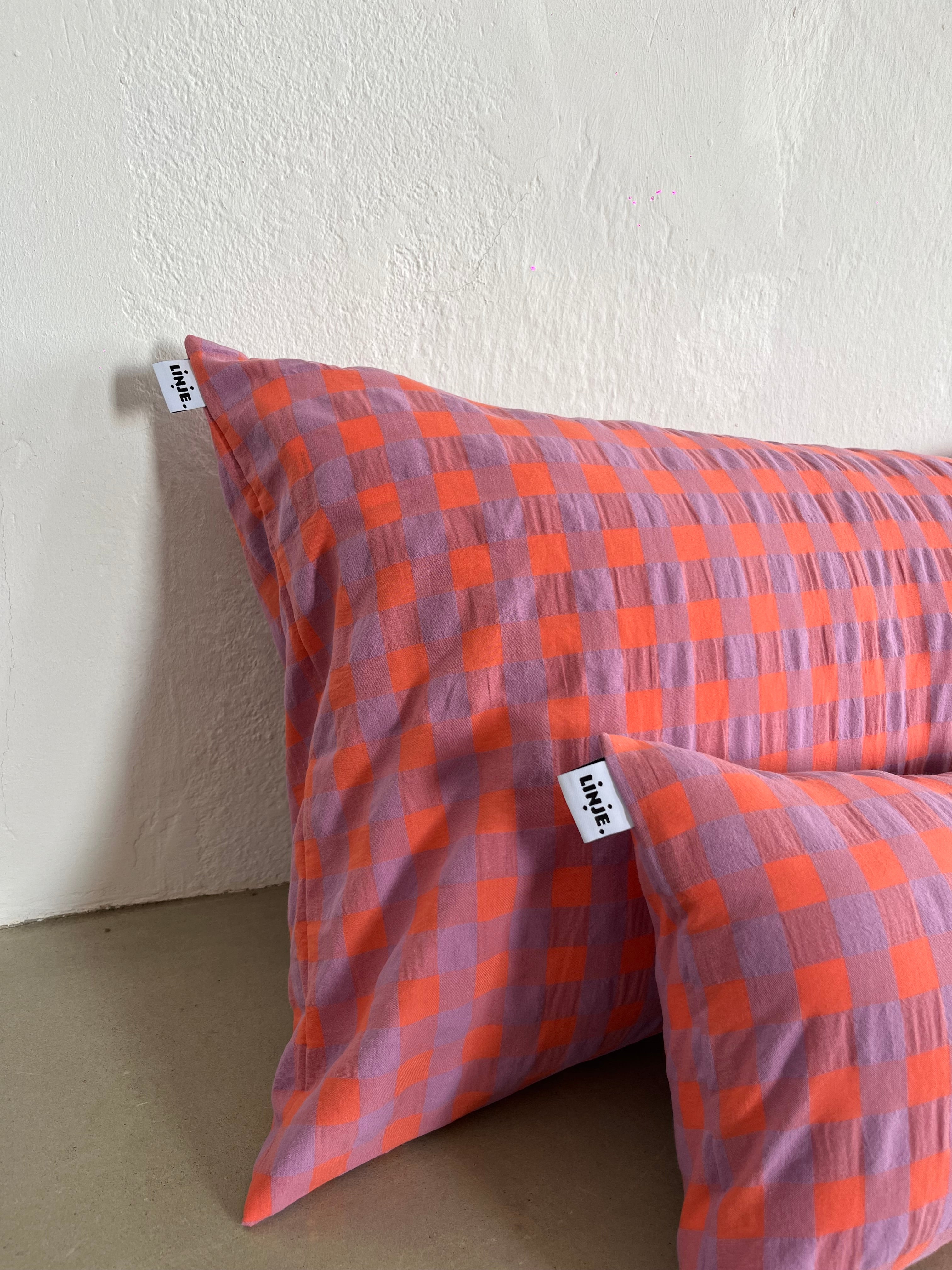 Housse de coussin Gros Vichy Violet & Rose LINJE